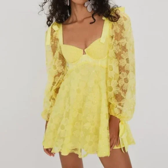 NWT FOR LOVE AND LEMONS KIERSTEN YELLOW DAISY MESH MINI DRESS SIZE S Women NWT FOR LOVE AND LEMONS KIERSTEN YELLOW DAISY MESH MINI DRESS SIZE S Women